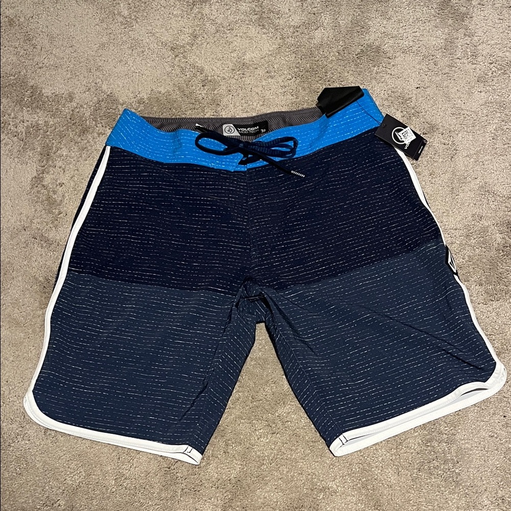 Volcom Lido Heather Scallop Mod 20 Boardshorts in Navy and White